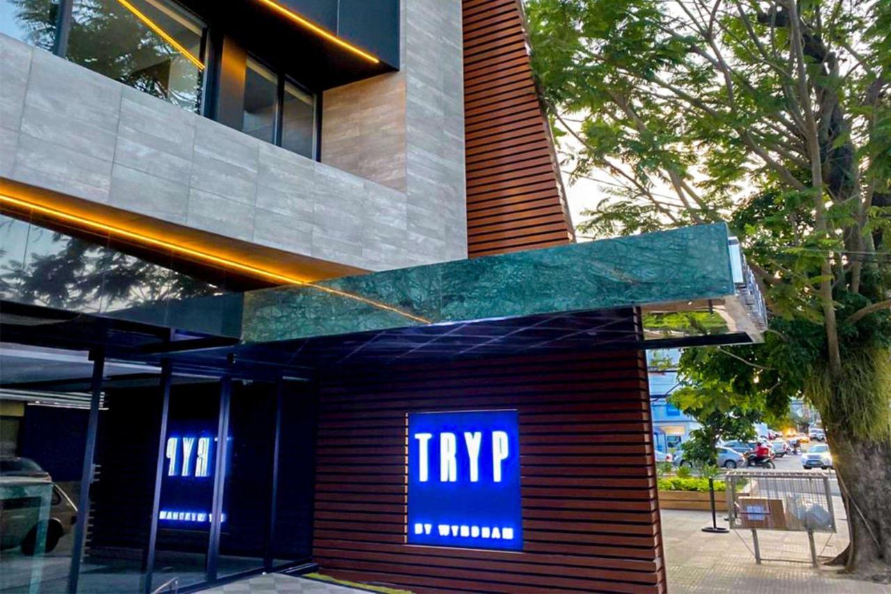 Отель Tryp By Wyndham Santa Cruz Санта-Крус-де-ла-Сьерра Экстерьер фото