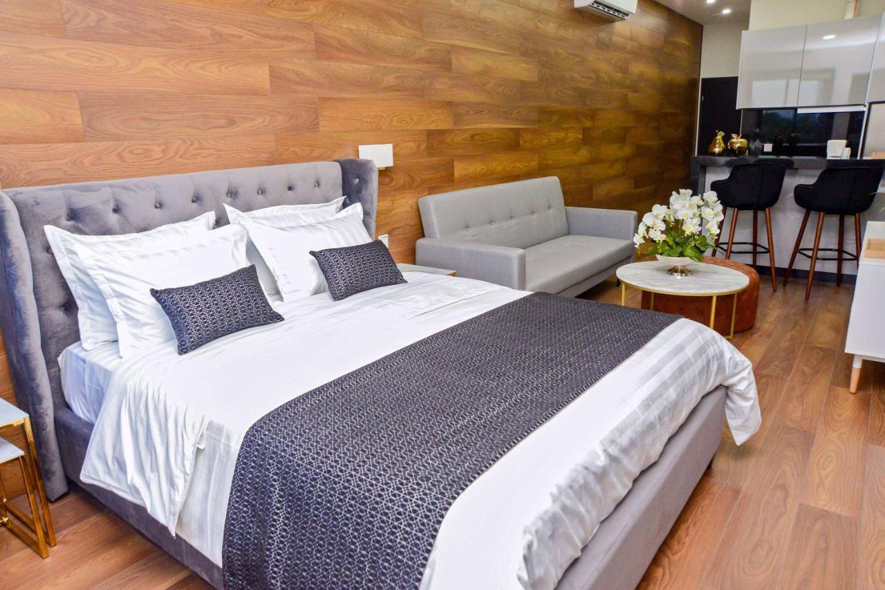 Отель Tryp By Wyndham Santa Cruz Санта-Крус-де-ла-Сьерра Экстерьер фото